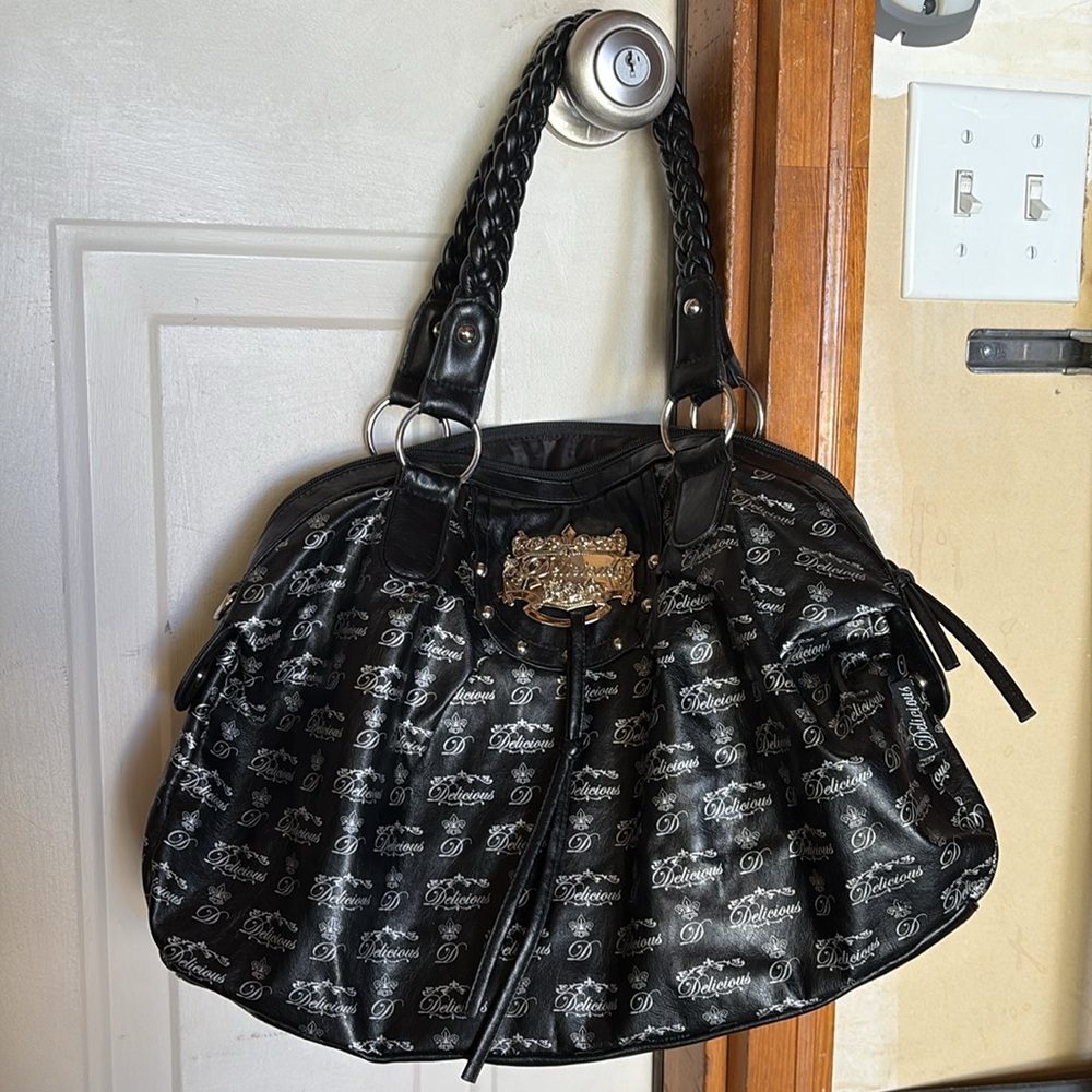 Delicious Y2K Vintage Black and Silver Shoulder Bag with Braided Handles - Picture 16 of 16
